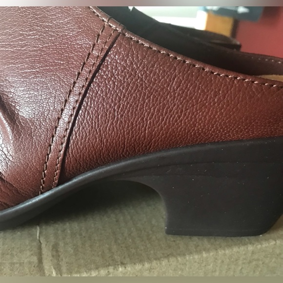 CLARKS Women's Emily Charm Slip-On Clogs-Dark Tan Size 10 NIB - Picture 2 of 11